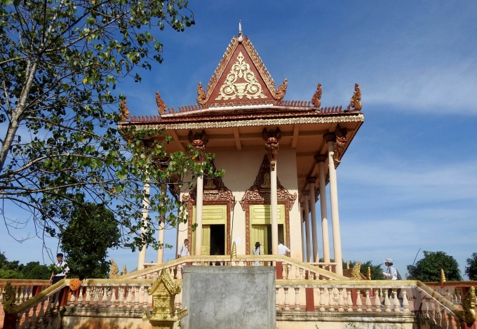 Theo dòng vàng trắng trên đất nước chùa Tháp  Bài 2. Cao su mở điện đường trường trạm và ... dựng chùa 